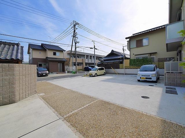 ブルーム伏見の駐車場