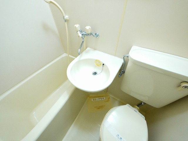 CASA天理の洗面所|明るい洗面所です