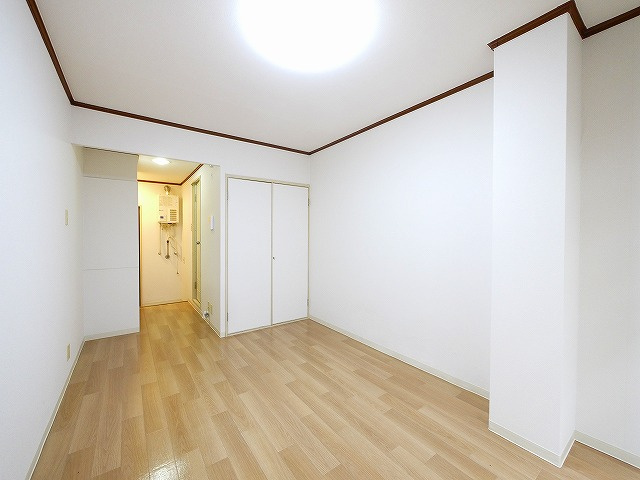 CASA天理の洋室|明るい洋室です