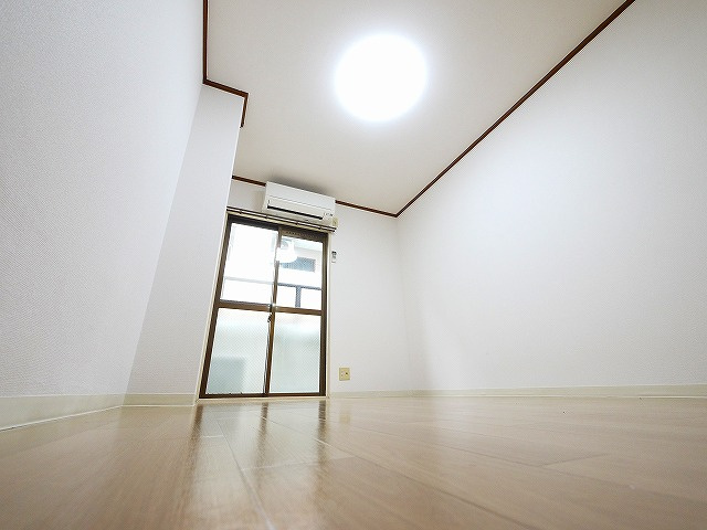 CASA天理の洋室|明るい洋室です