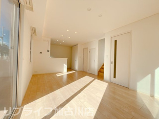 【居間・リビング】 | 美乃利戸建Ａ