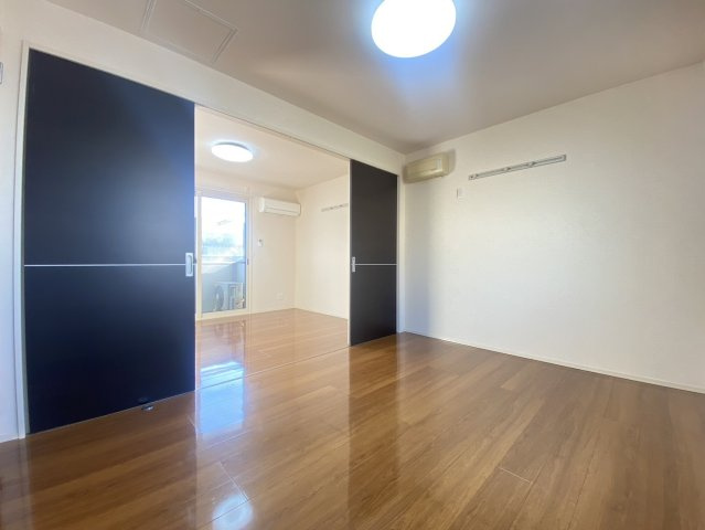 コム・シェ・ヴの洋室