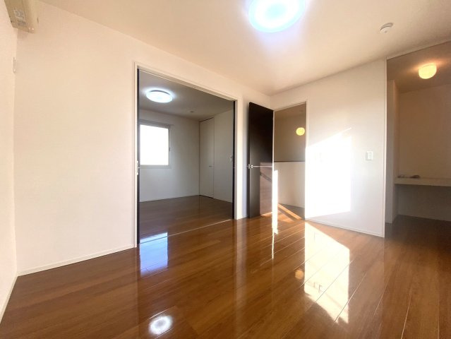 コム・シェ・ヴの洋室