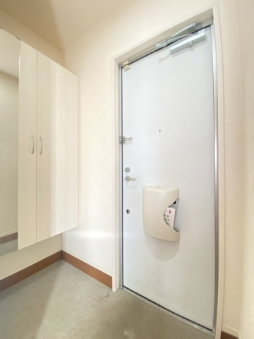 コム・シェ・ヴの玄関