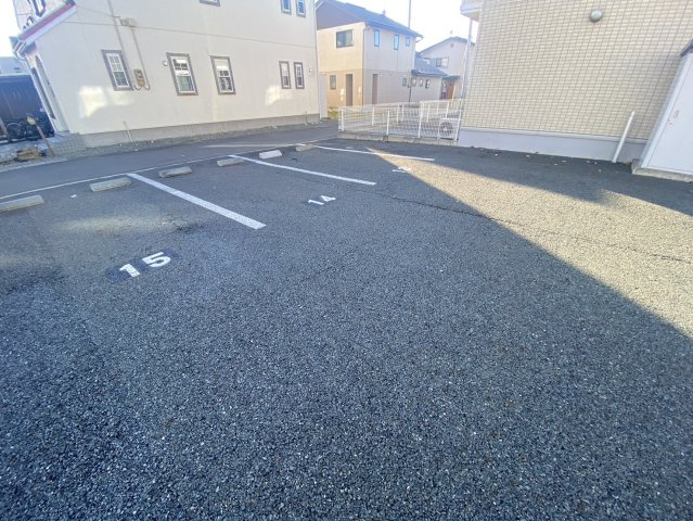 コム・シェ・ヴの駐車場