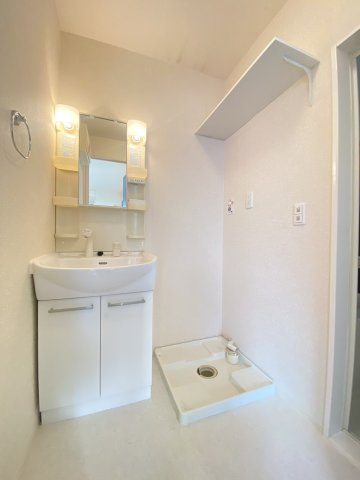 コム・シェ・ヴの独立洗面台