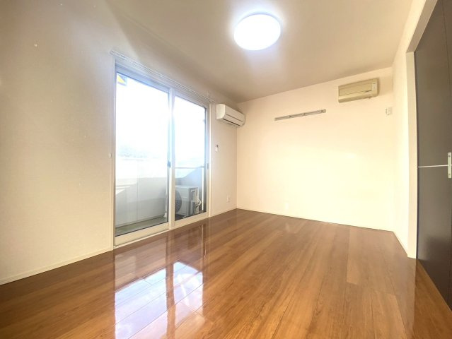 コム・シェ・ヴの洋室