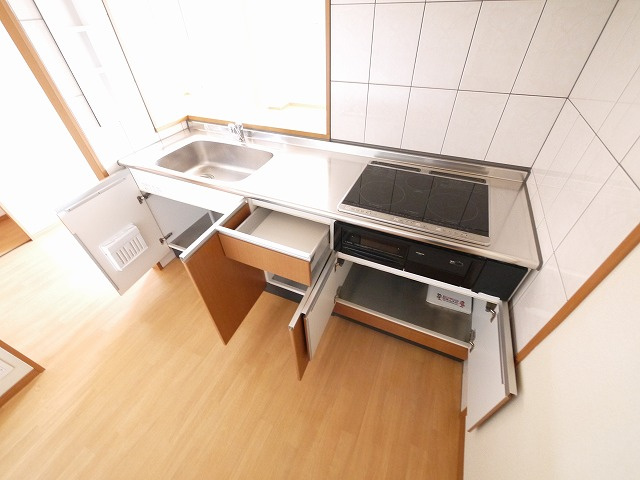 レーベン　ＡＺＵＫＩのキッチン|コンパクトなキッチンで掃除もラクラク