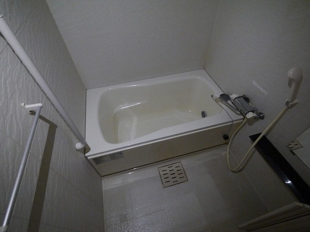 レーベン　ＡＺＵＫＩの浴室|コンパクトで使いやすいお風呂です