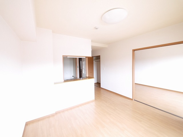 レーベン　ＡＺＵＫＩの居間・リビング|ゆったりとしたリビングです