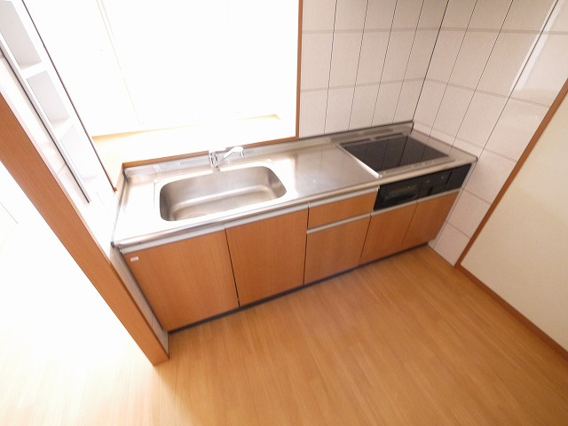 レーベン　ＡＺＵＫＩのキッチン|コンパクトなキッチンで掃除もラクラク