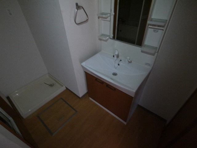 レーベン　ＡＺＵＫＩの洗面所|明るい洗面所です