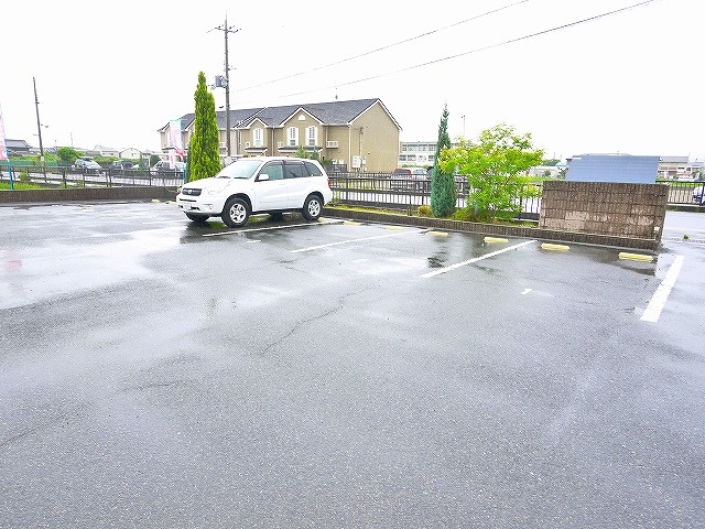 モンシェリーの駐車場|駐車スペースもあります