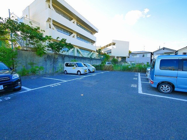 グリーンヒル小泉の駐車場
