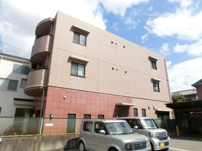【外観】 | めぞんどめーる | めぞん・ど・めーる　鉄筋コンクリート造3階建て　個性的な外観です