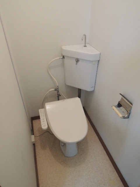 カツザワコーポAのトイレ|ウォシュレット付きです。【カツザワコーポＡ】