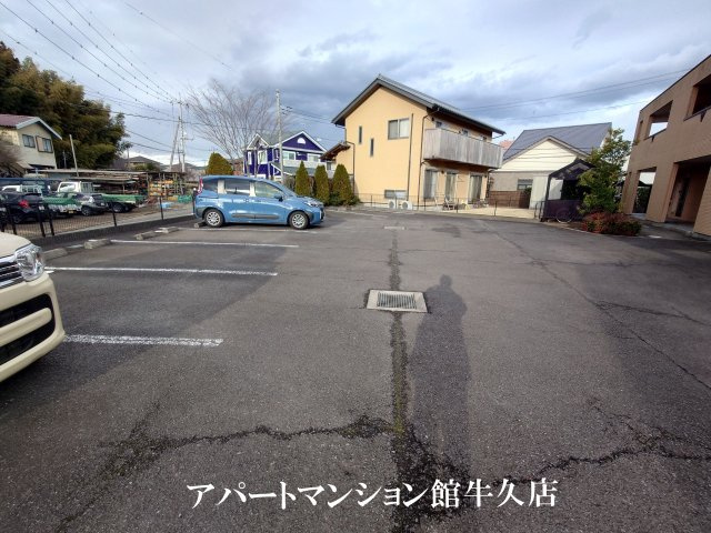ブリューテの駐車場