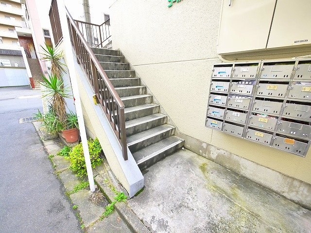 コーポサンライズのエントランス