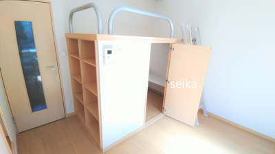 【寝室】 | やまと | ベッド台の下がたっぷり入るウォークインクローゼットです