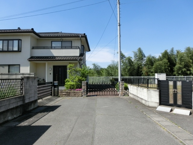 富岡市中高瀬売土地　64.35坪の前面道路含む現地写真