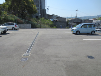 【駐車場】