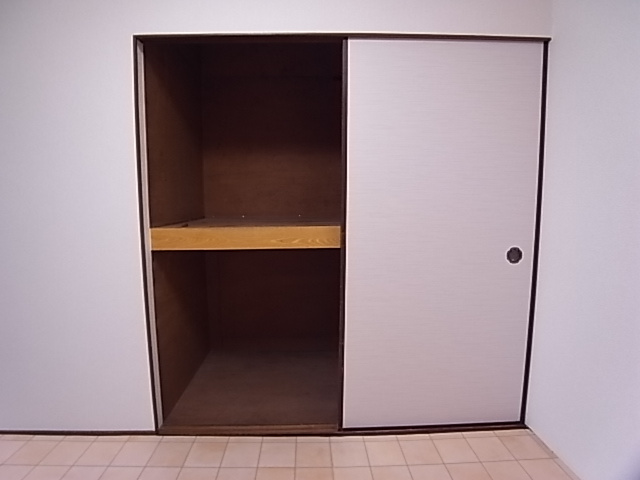 千鳥が丘3丁目貸家の収納