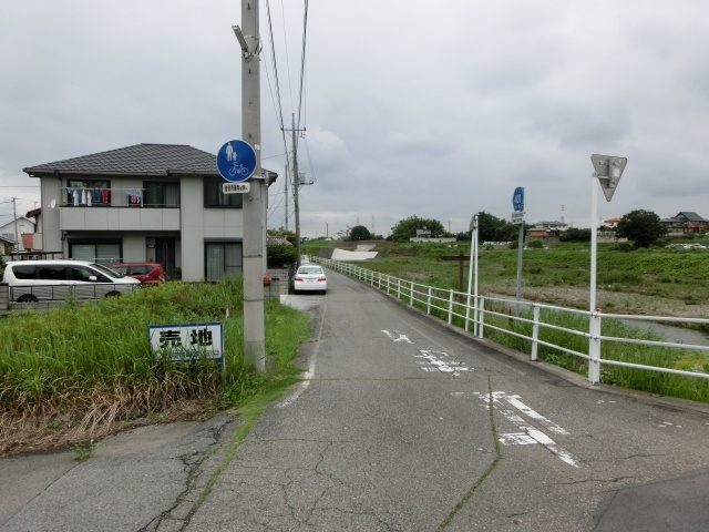 高崎市綿貫町売土地　73.27坪の前面道路含む現地写真|東道路から北方面撮影