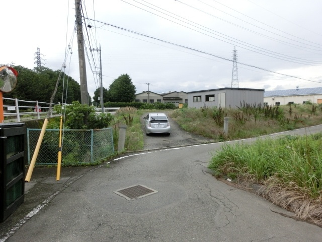 高崎市綿貫町売土地　73.27坪の前面道路含む現地写真|南道路から西側撮影