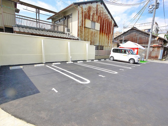 シャーメゾン春日（紀寺町）の駐車場