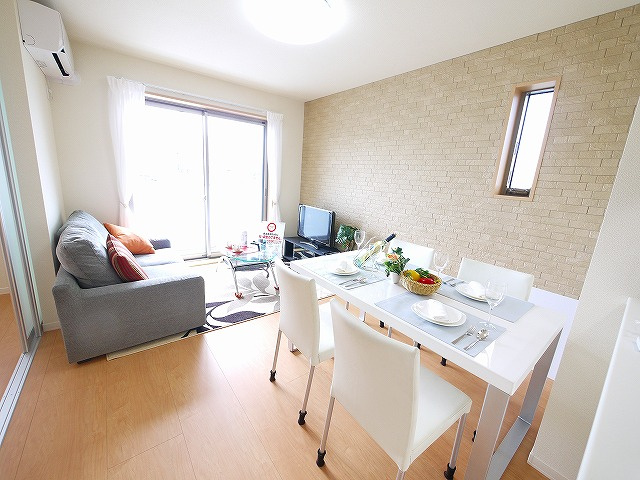 シャーメゾン春日（紀寺町）の居間・リビング