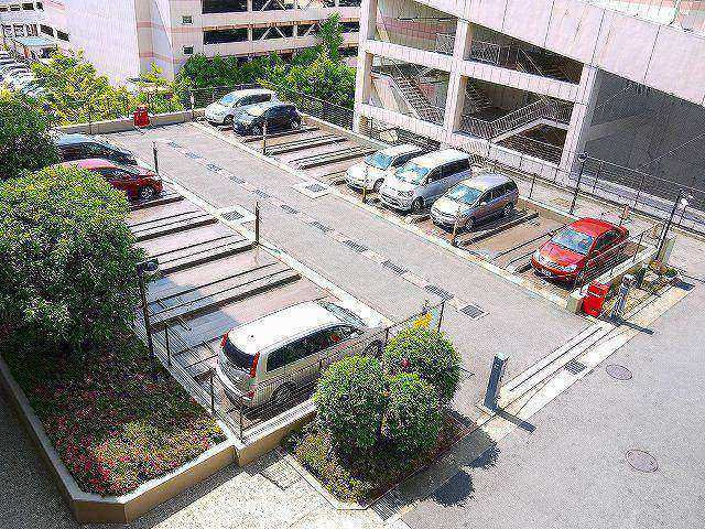 ローレルスクエア登美ヶ丘東館の駐車場|駐車場です
