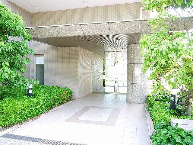 ローレルスクエア登美ヶ丘東館のエントランス|清潔なエントランスです