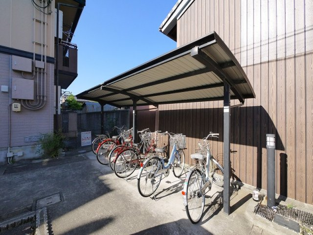 ハイツゼンⅡのその他共用部分|ゆったりとした駐輪スペース。