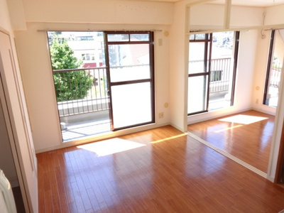 【居間・リビング】 | グランドシャトー西丸山 | 明るいお部屋！