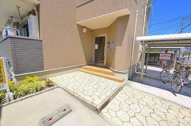 メゾン恋都のエントランス|オートロック完備のエントランスです