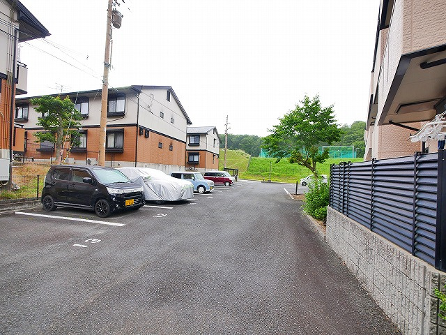 アルタイル梅美台の駐車場