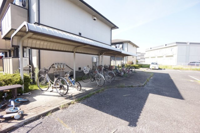 【その他共用部分】 | サンガーデン薬師台B | 大きな自転車置き場　屋根付きです！