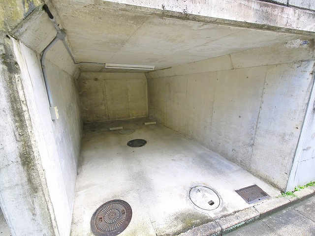 赤田町住宅の駐車場|駐車場があるので、車を買う予定の方も安心です
