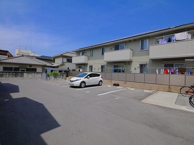 エスポワールⅠ（大森町）の駐車場|車をお持ちの方に嬉しい駐車場付きの物件です