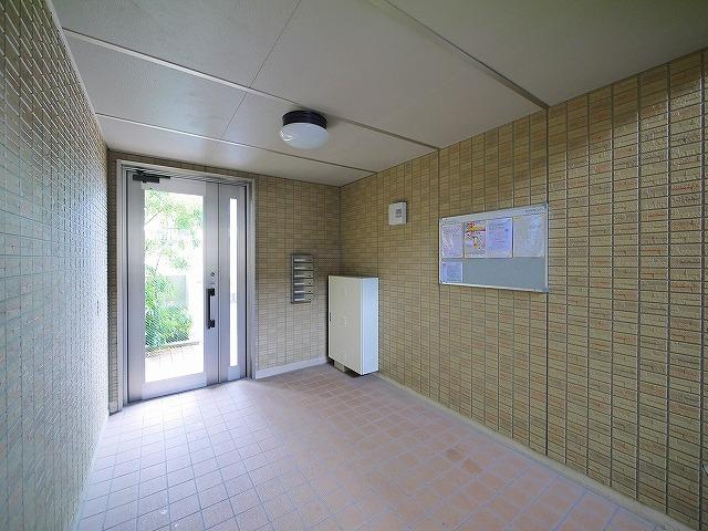 カーサー カトレアのエントランス|清潔なエントランスです
