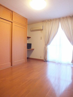 【居間・リビング】 | 花葉Ｂ | 同タイプ洋室：机、椅子2脚付き（机は折りたためます）