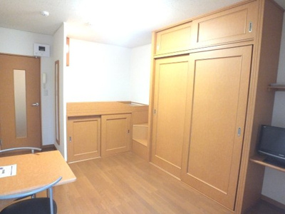 【居間・リビング】 | 花葉Ｂ | 同タイプ洋室：収納付きベッド、TV付き