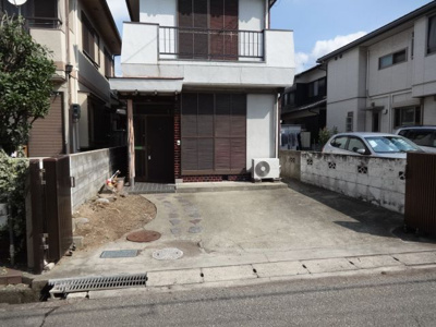 【駐車場】 | 広瀬邸 | 駐車場代無料！車種により２台駐車可能♪