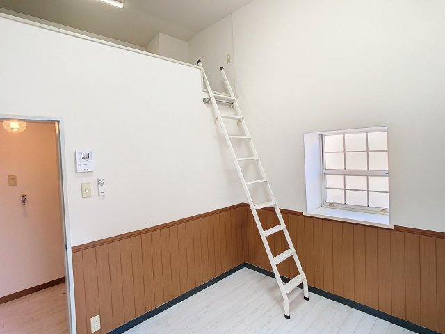 アップルハウス緑町Bの居間・リビング|使いやすい居間です