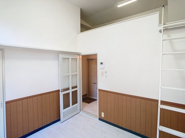 アップルハウス緑町Bの洋室|ゆったりした洋室です