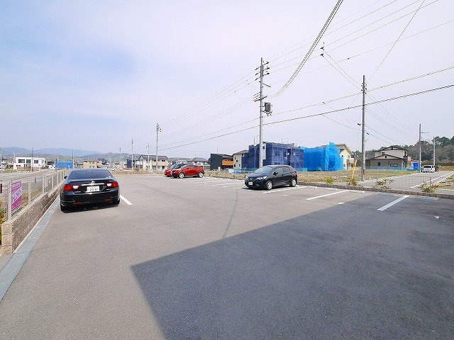 ロイヤルシャトーの駐車場|駐車場スペースです。