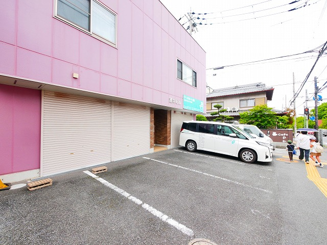 酒井ビルの駐車場