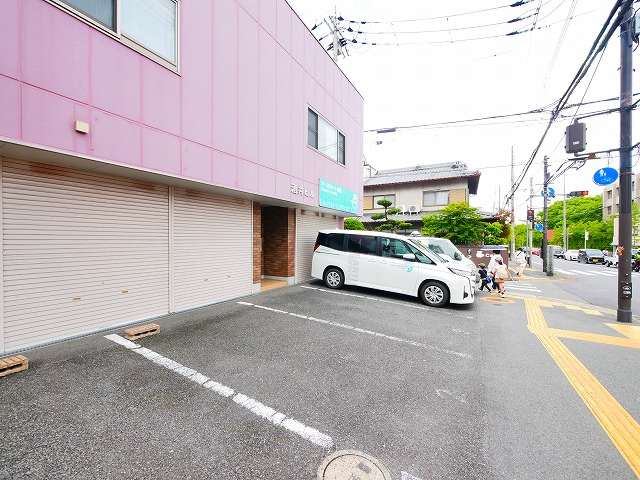 酒井ビルの駐車場