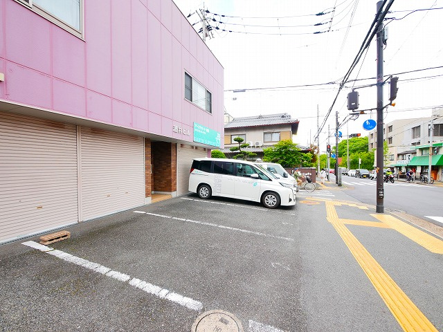 酒井ビルの駐車場