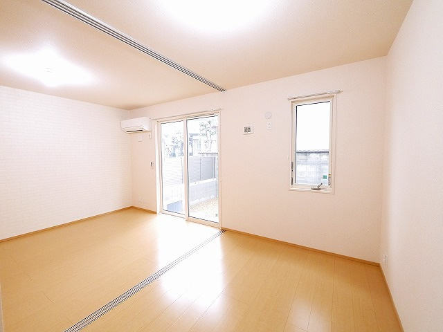 メルシーの洋室|落ち着いた色調の洋室です